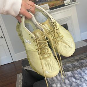 On cloud running sneakers